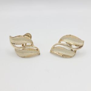 Vintage Coro Gold Tone Leaf Screw Clip-On Earrings Mid-Century Signed